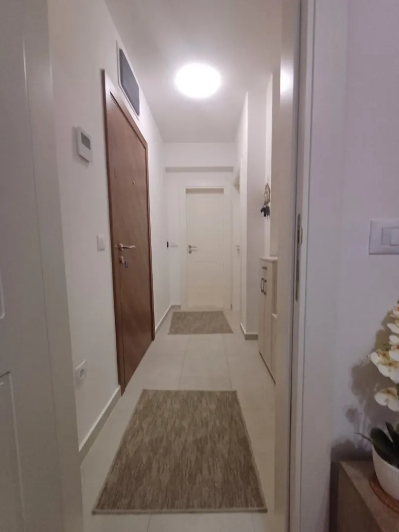 Izdavanje, jednosoban stan, 44m², Kava, Tivat