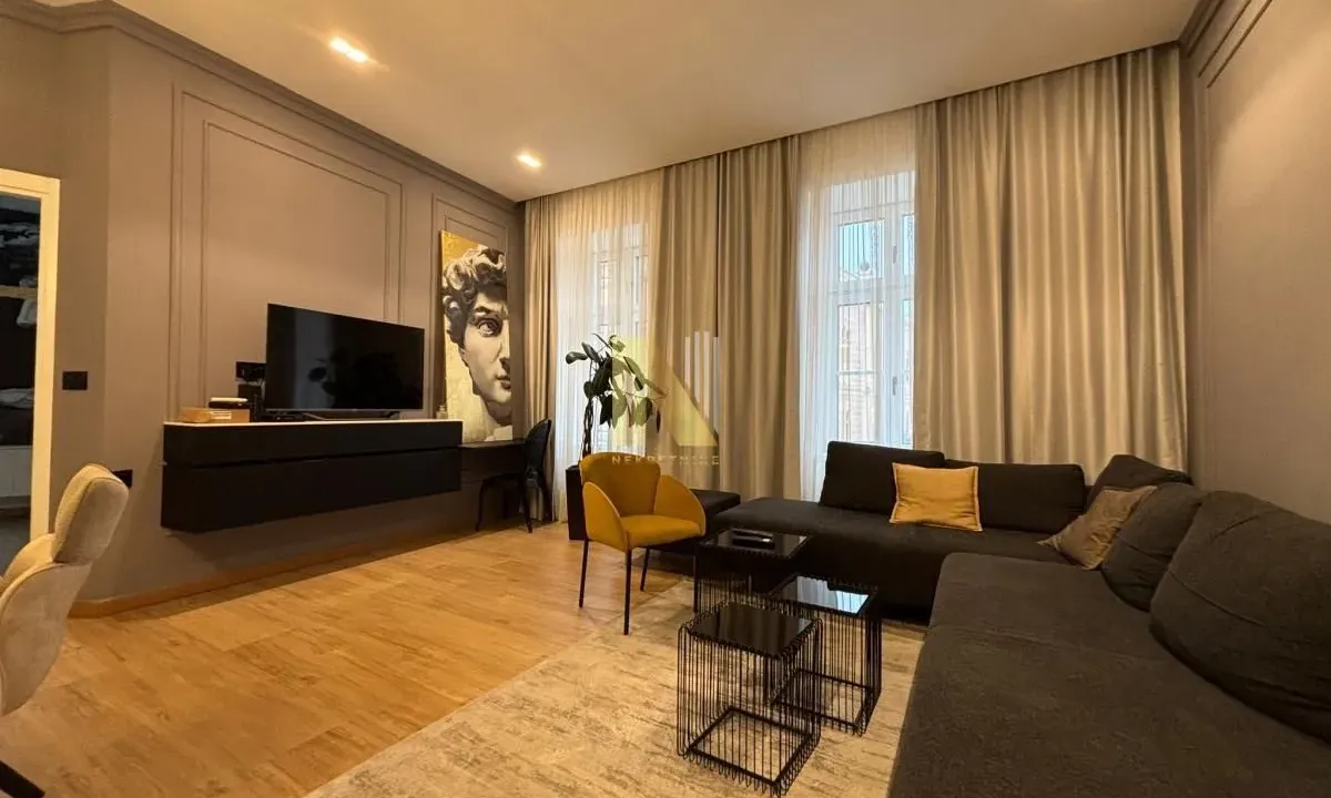 Izdavanje, dvosoban stan, 57m², Centar, Novi Sad