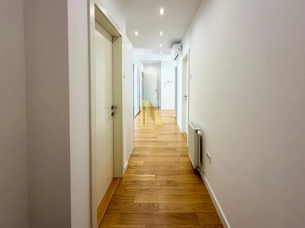 Prodaja, četvorosoban stan, 112m², Adamovićevo Naselje, Novi Sad Sve Podlokacije