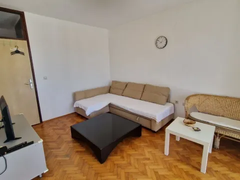 Izdavanje, jednosoban stan, 50m², Herceg Novi, Crna Gora - image 1