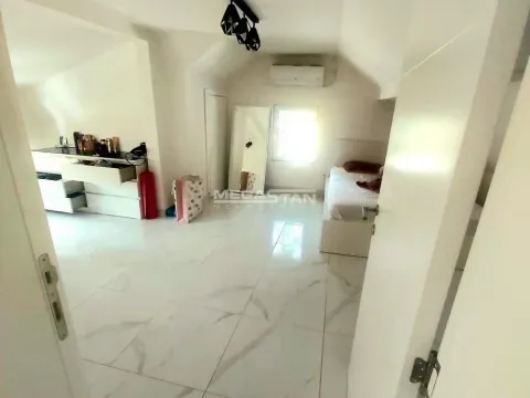 Prodaja, kuća, 200m², Zemun Gornji Grad, Zemun Sve Podlokacije - image 11