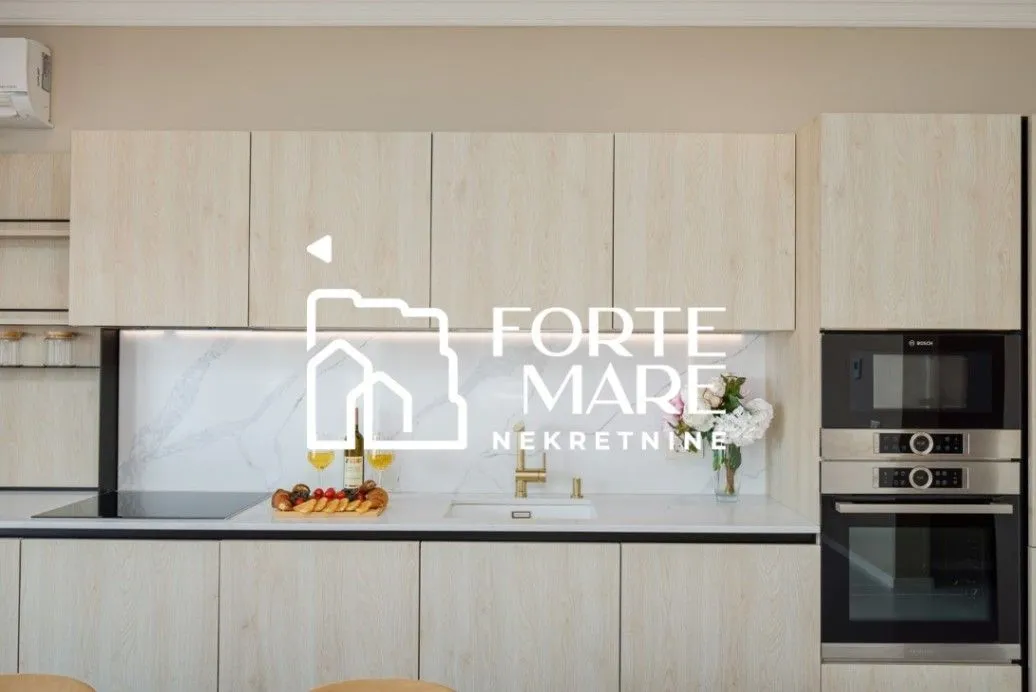 Sale, three bedroom apartment, 158m², Dobrota, Kotor
