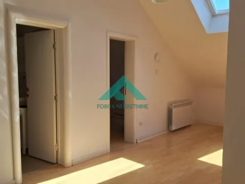 Izdavanje, četvorosoban stan, 110m², Savski Venac, Beograd - image 3