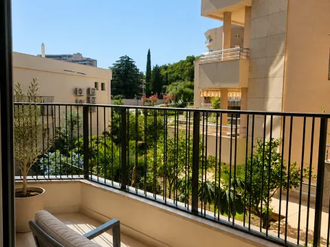 Izdavanje, jednosoban stan, 42m², Bečići, Budva - image 11