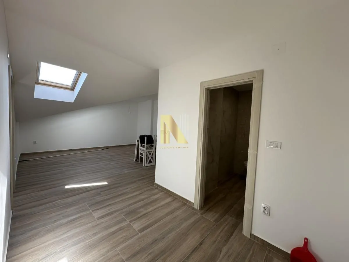 Prodaja, dvosoban stan, 55m², Centar, Inđija