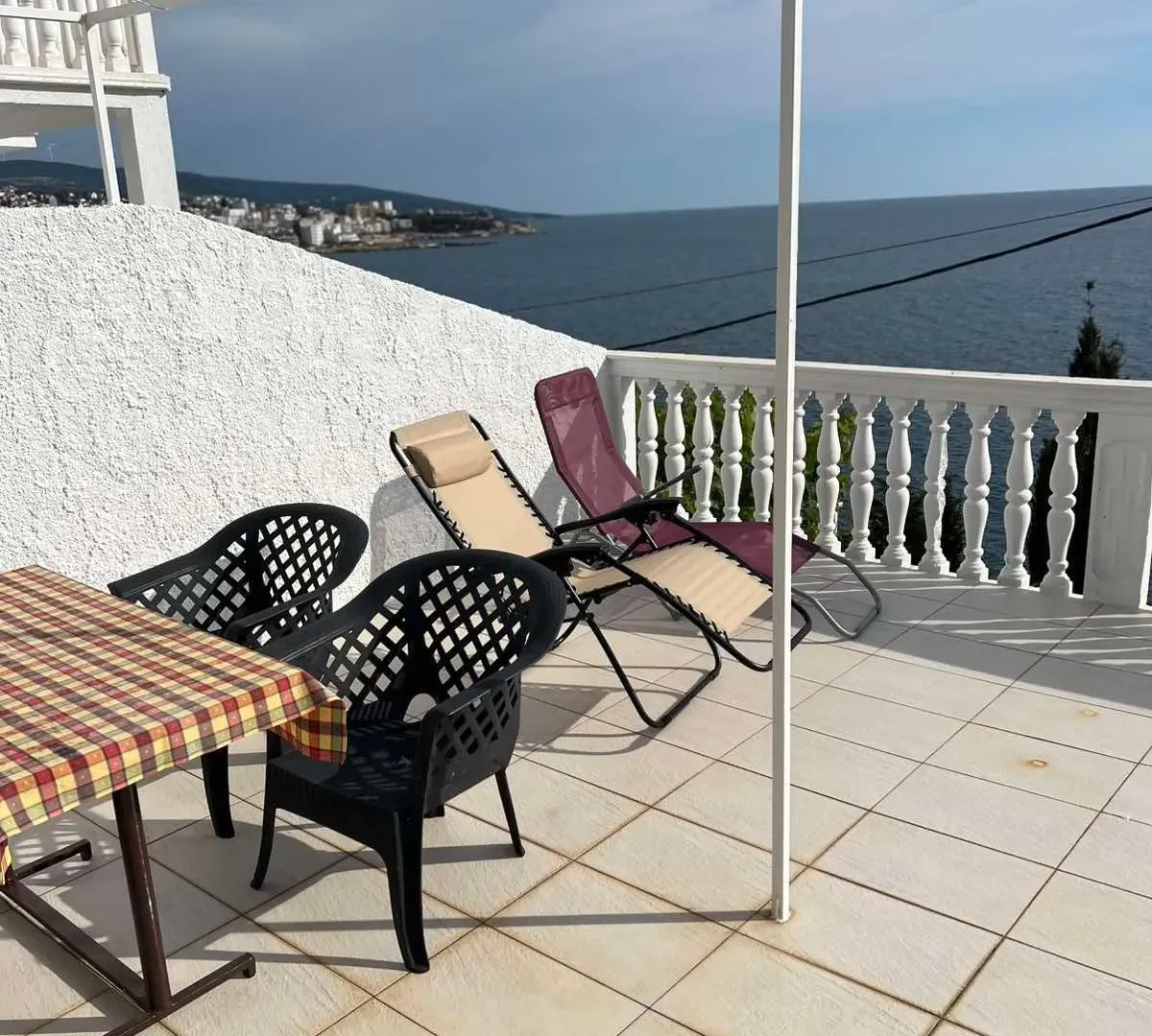 Izdavanje, kuća, 130m², Dobra Voda, Budva