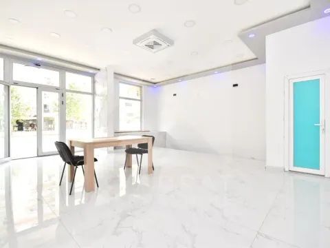 Rent, office space, 116m², Stari Aerodrom, Podgorica - image 1