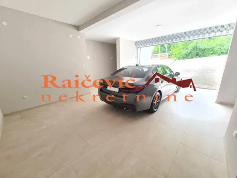 Sale, four bedroom apartment, 180m², Savski Venac, Beograd - image 8