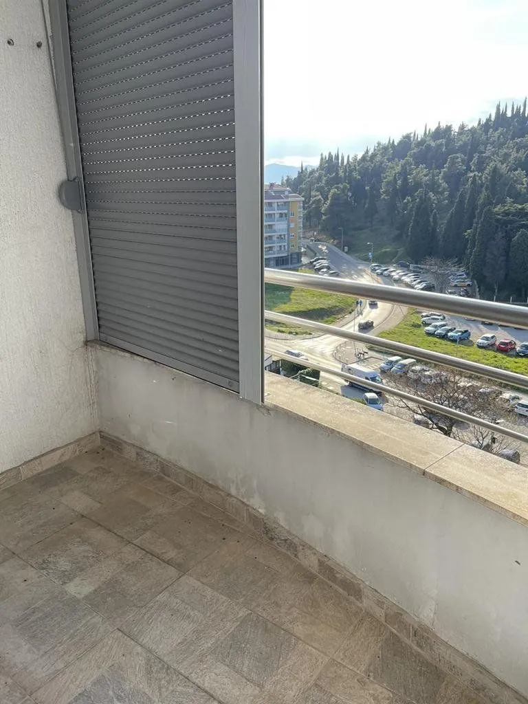 Izdavanje, jednosoban stan, 40m², Pobrežje, Podgorica