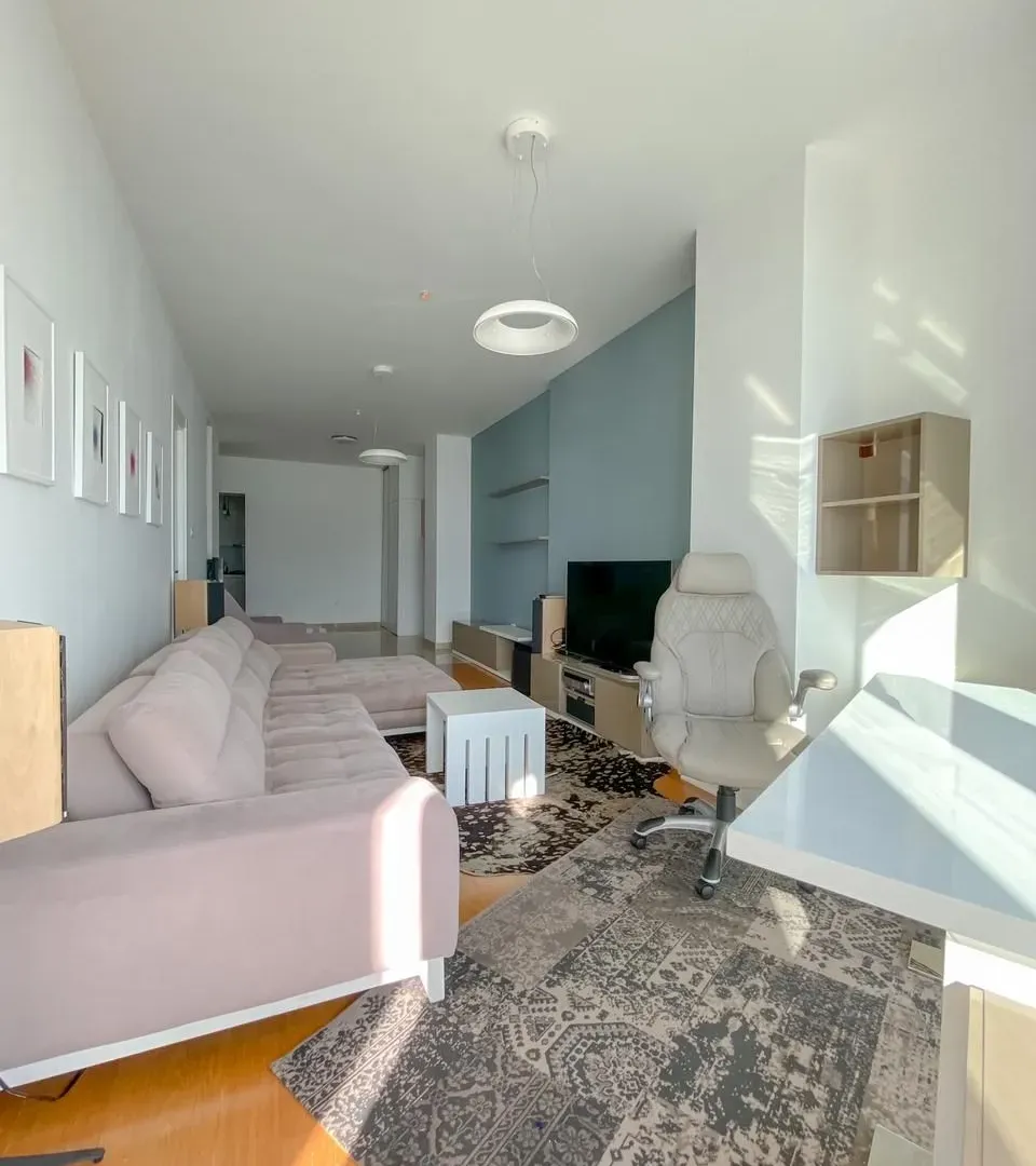 Izdavanje, dvosoban stan, 77m², Centar, Budva