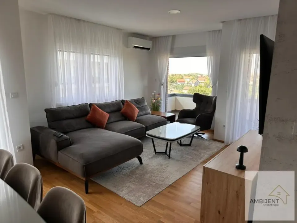 Prodaja, četvorosoban stan, 105m², Stari Banovci, Stara Pazova