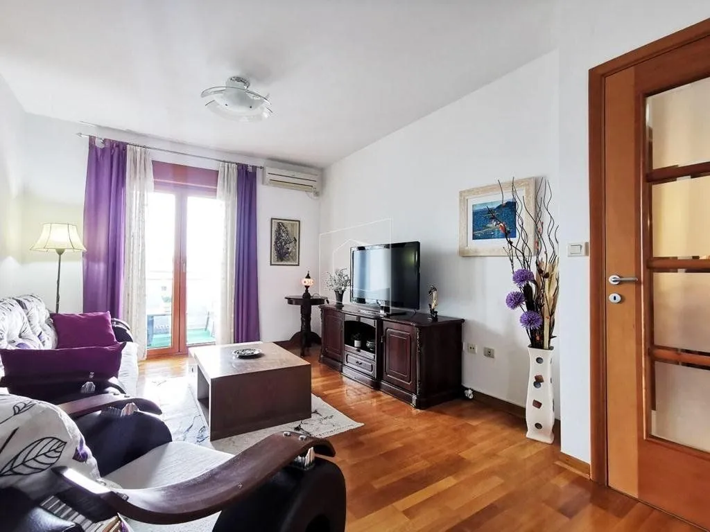 Izdavanje, trosoban stan, 95m², Preko Morače, Podgorica