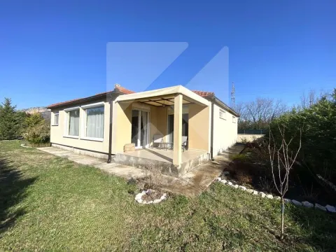 Izdavanje, kuća, 146m², Tološi, Podgorica - image 22