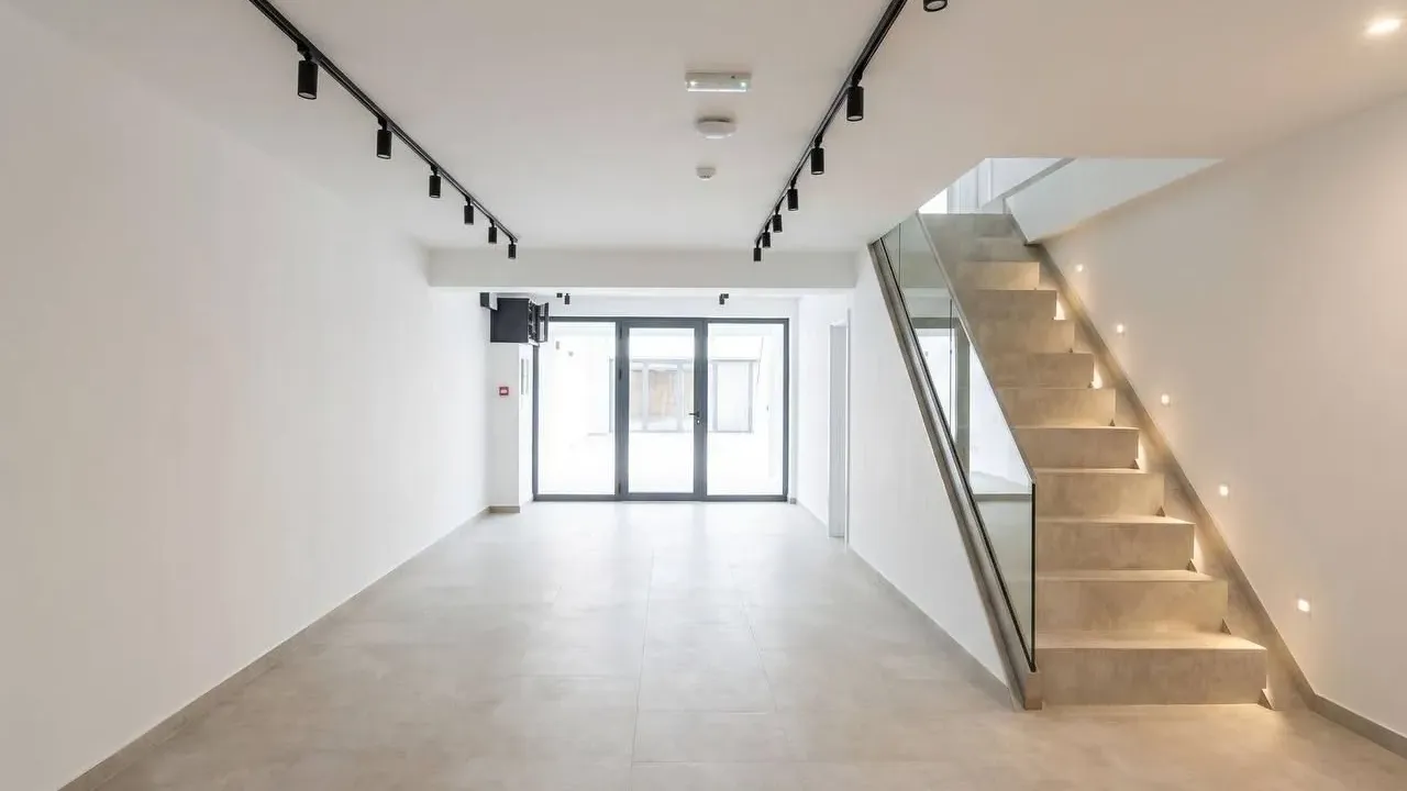 Izdavanje, poslovni prostor, 132m², Centar, Budva