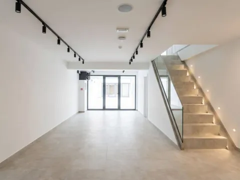Izdavanje, poslovni prostor, 132m², Centar, Budva - image 1