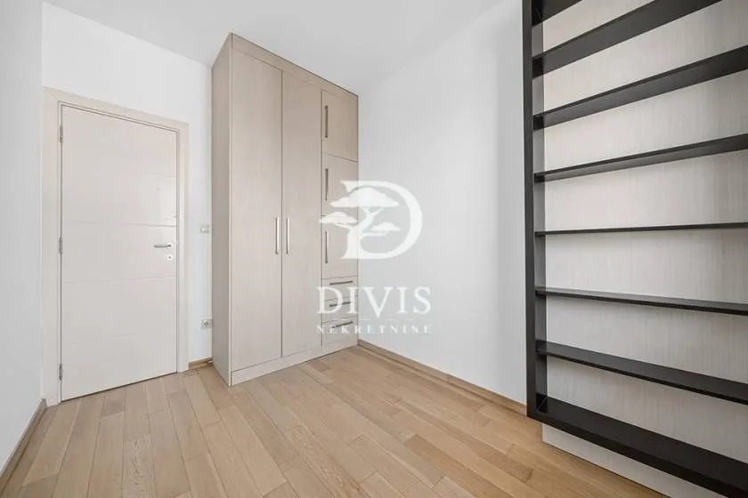 Prodaja, trosoban stan, 77m², Crveni Krst, Beograd
