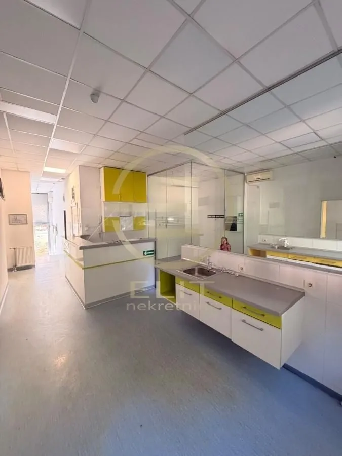Rent, office space, 150m², Socijalno, Novi Sad Sve Podlokacije