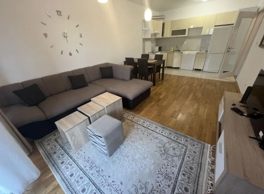 Izdavanje, dvosoban stan, 71m², Ljubović, Podgorica
