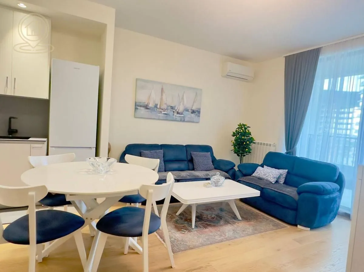 Izdavanje, trosoban stan, 68m², Savski Venac, Beograd