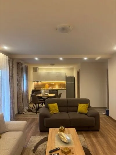 Izdavanje, kuća, 100m², Pelinovo, Kotor