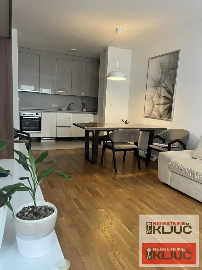 Prodaja, dvosoban stan, 62m², Rotkvarija, Novi Sad Sve Podlokacije