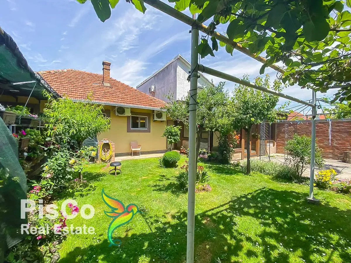 Sale, house, 200m², Konik, Podgorica