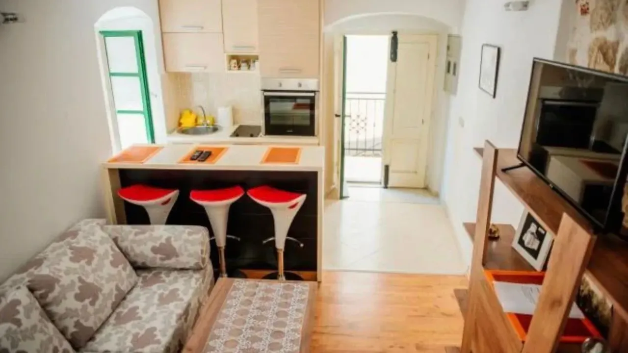 Rent, one bedroom apartment, 40m², Stari Grad Kotor, Kotor