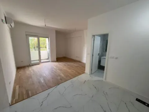 Izdavanje, garsonjera, 34m², Makedonsko naselje, Bar