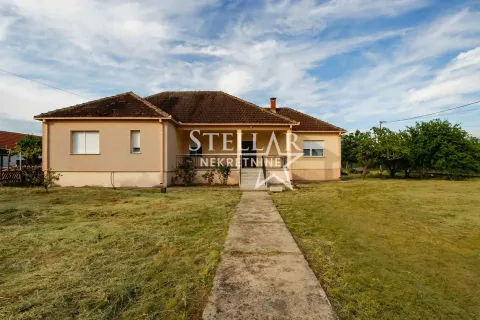Rent, house, 200m², Gornja Gorica, Podgorica - image 1