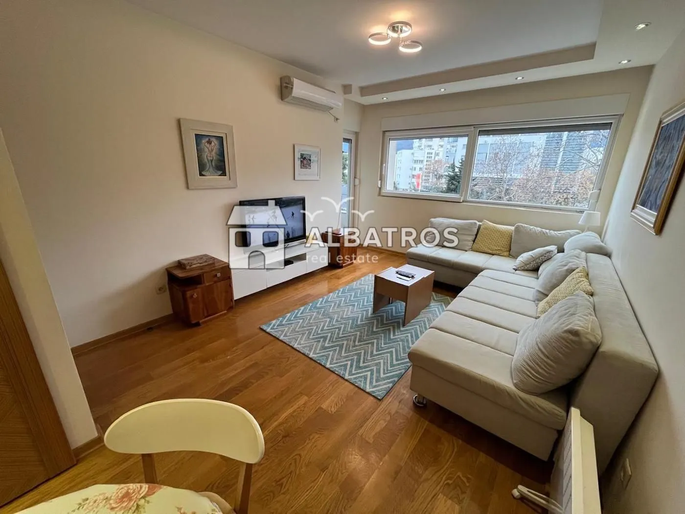 Izdavanje, jednosoban stan, 45m², Centar, Bar