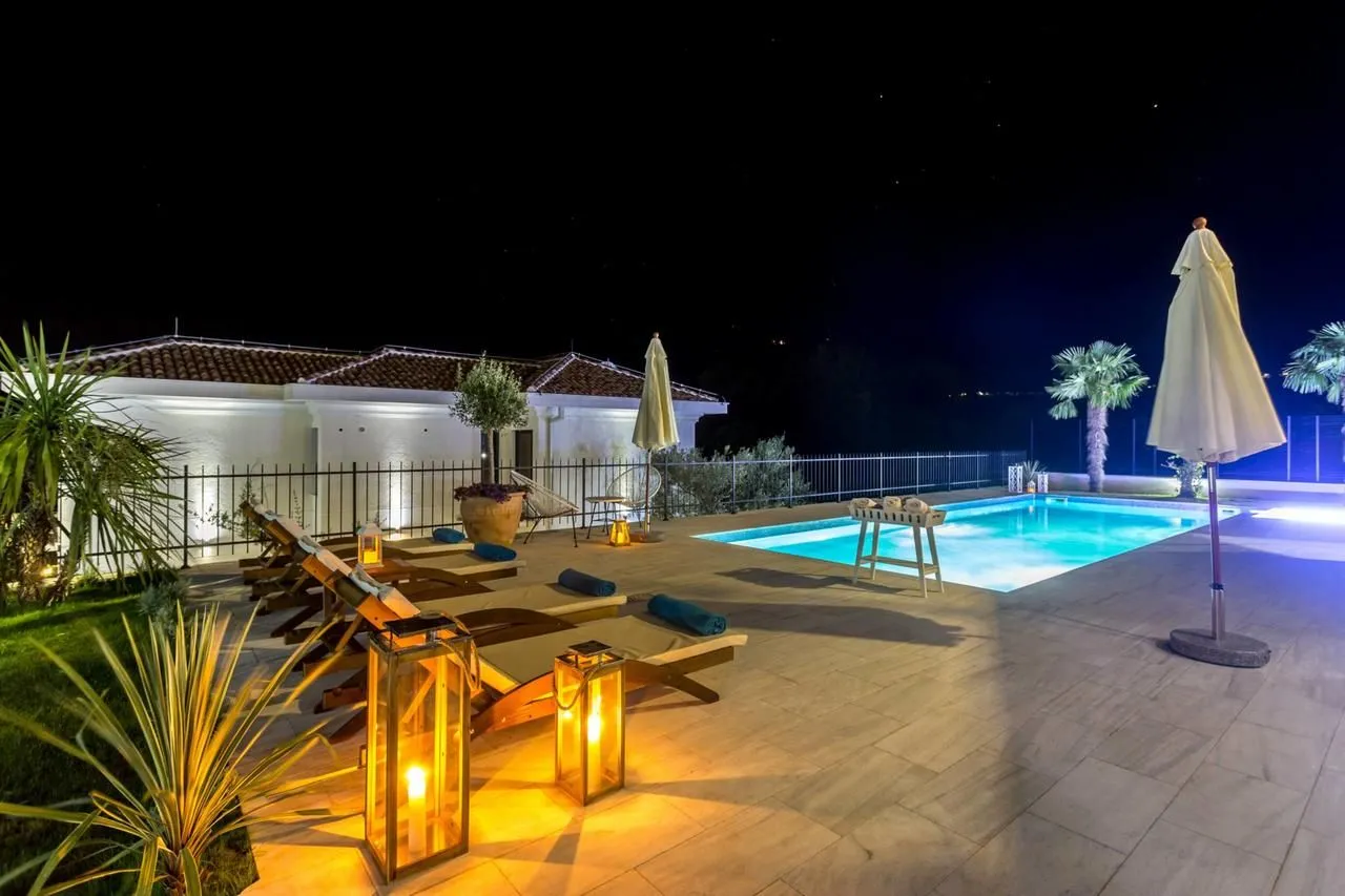 Prodaja, kuća, 350m², Đenovići, Herceg Novi