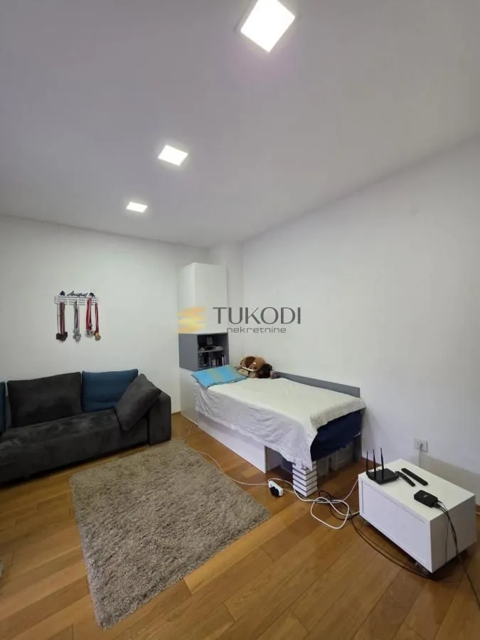 Prodaja, stan, 352m², Centar, Novi Sad