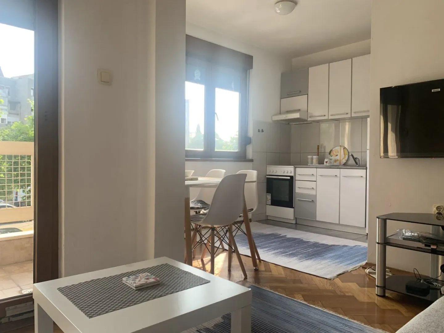 Izdavanje, jednosoban stan, 30m², Blok 6, Podgorica