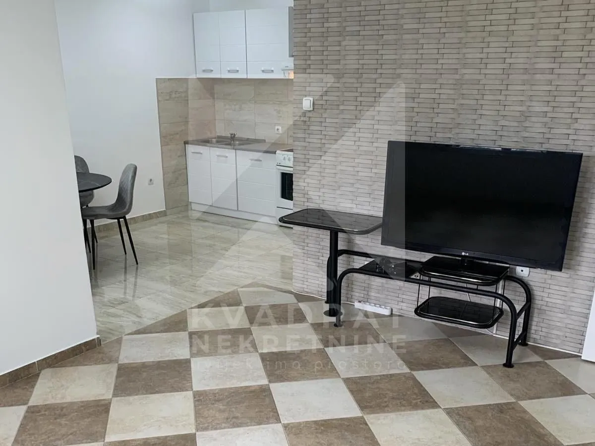 Izdavanje, dvosoban stan, 65m², Blok 5, Podgorica
