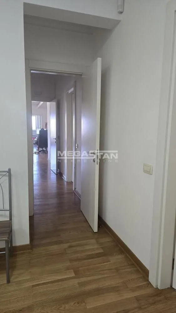 Izdavanje, četvorosoban stan, 157m², Savski Venac, Beograd