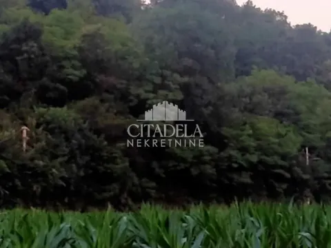 Zemljište in Nenadovac