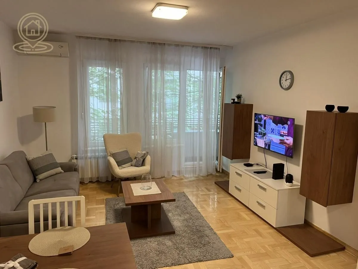 Izdavanje, dvosoban stan, 50m², Savski Venac, Beograd