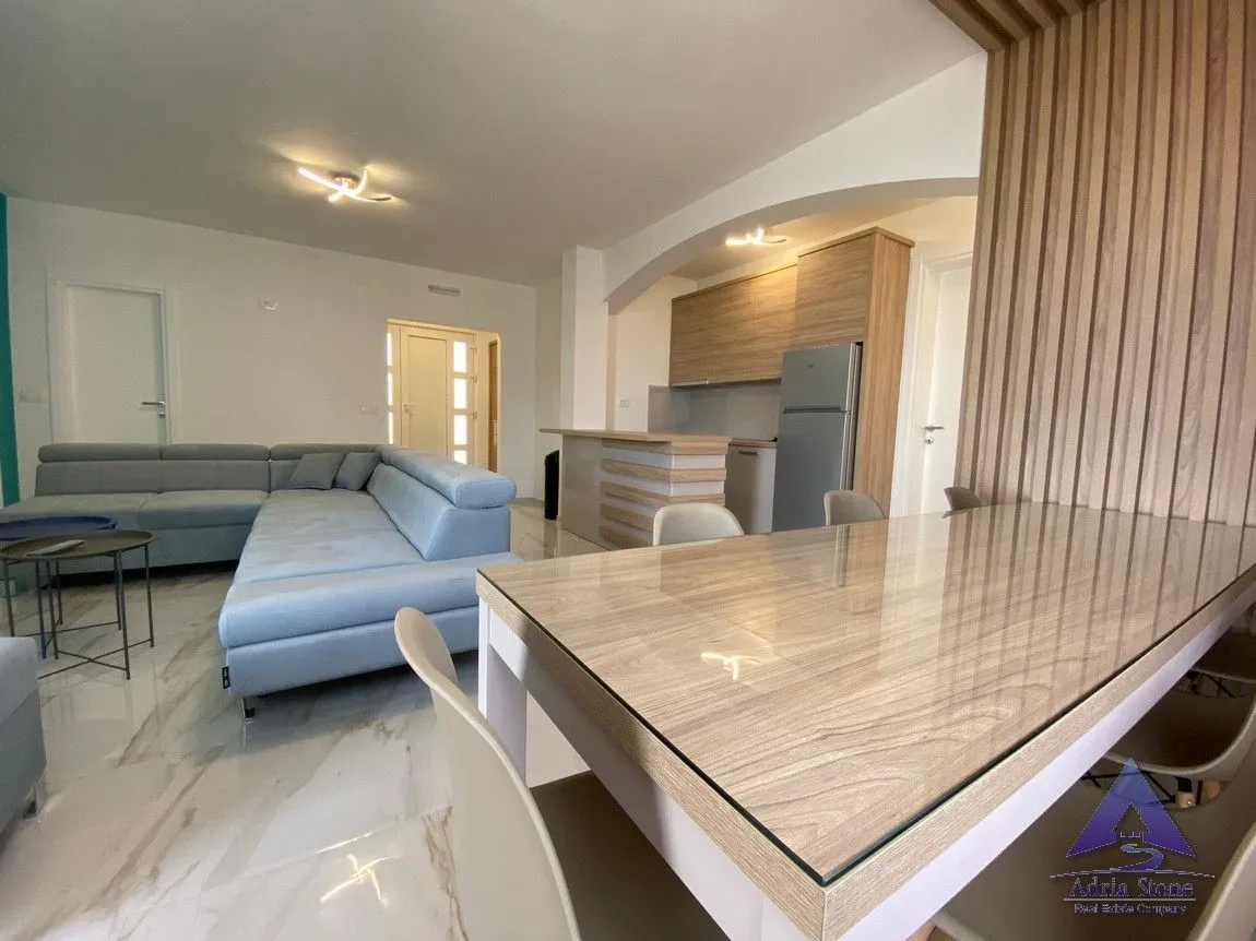 Rent, three bedroom apartment, 115m², Bečići, Budva