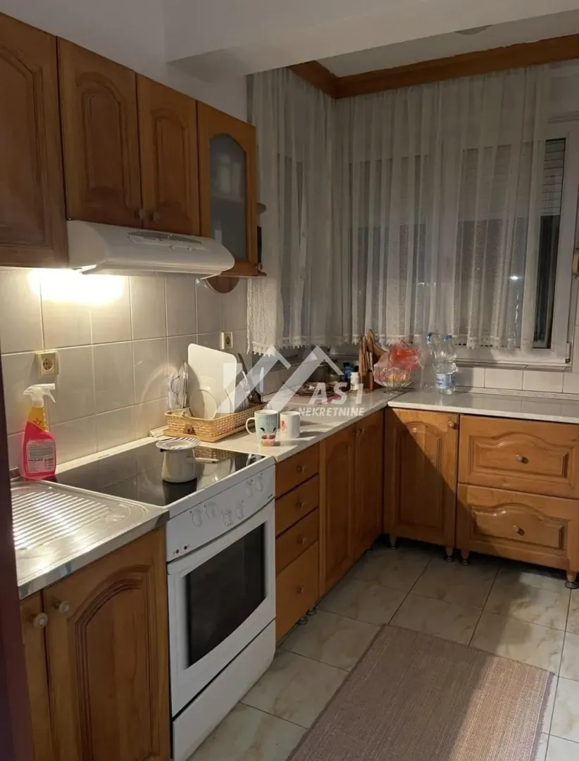 Izdavanje, trosoban stan, 75m², Grbavica, Novi Sad Sve Podlokacije