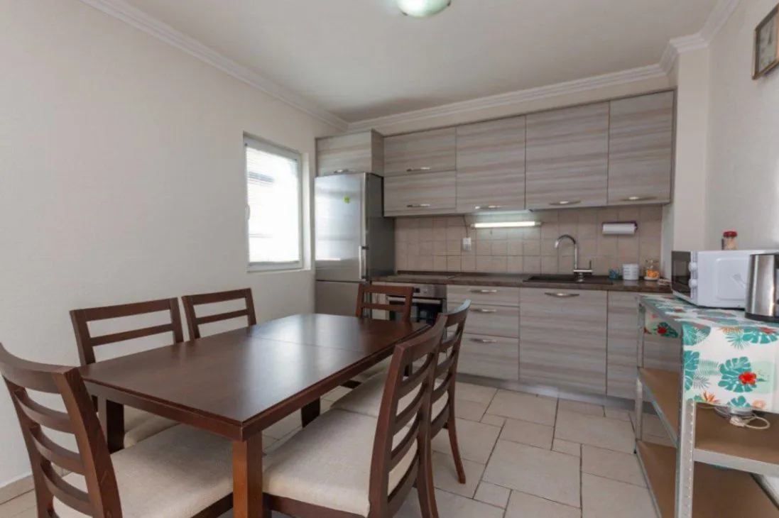 Izdavanje, dvosoban stan, 63m², Baošići, Herceg Novi