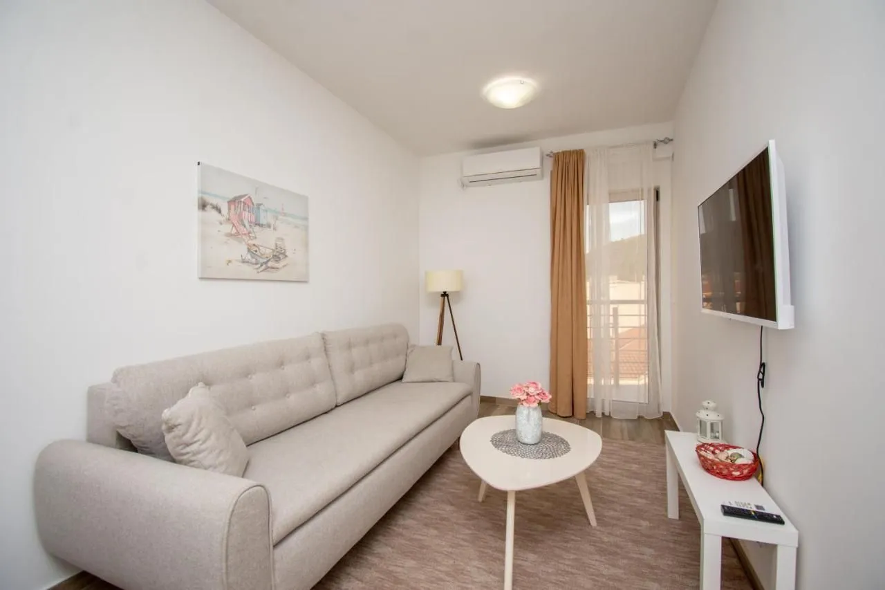 Rent, one bedroom apartment, 46m², Budva, Crna Gora