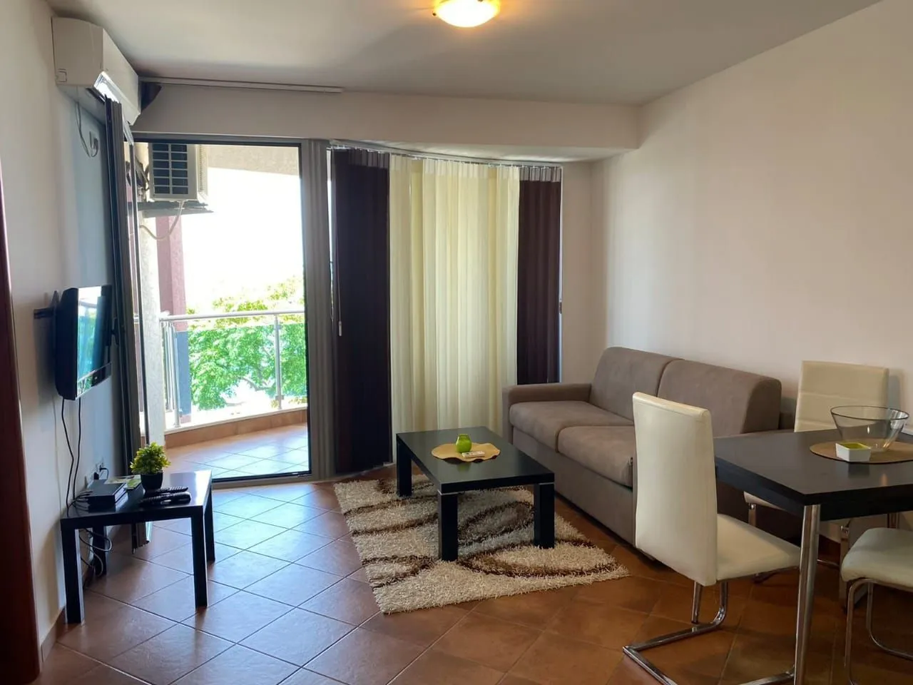 Izdavanje, jednosoban stan, 56m², Dobra Voda, Budva