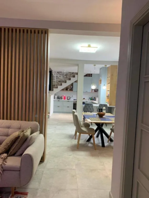 Izdavanje, kuća, 175m², Risan, Kotor