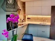 Izdavanje, dvosoban stan, 70m², Tivat, Crna Gora - image 1