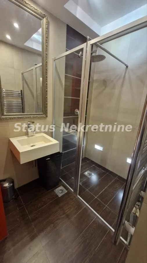 Izdavanje, četvorosoban stan, 116m², Novi Sad, Srbija