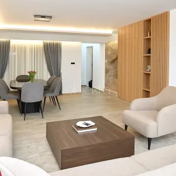 Izdavanje, kuća, 184m², Tivat, Crna Gora - image 3
