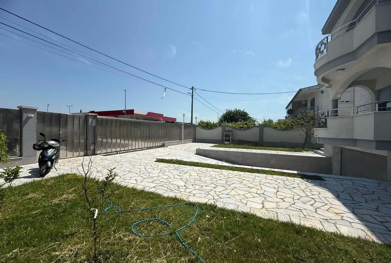 Rent, house, 320m², Podgorica, Crna Gora