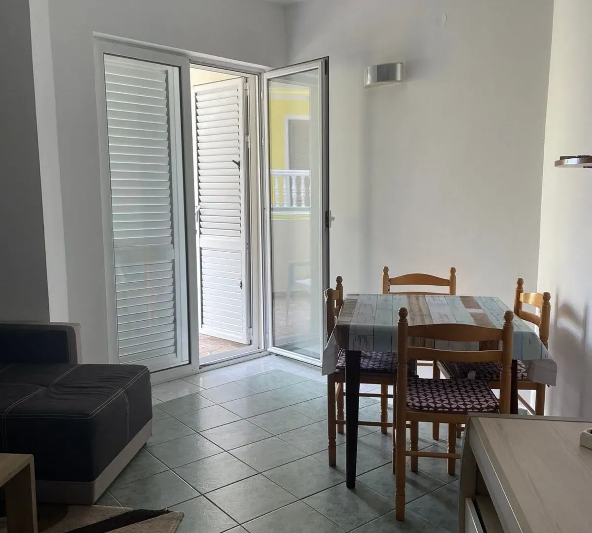 Izdavanje, jednosoban stan, 37m², Podkošljun, Budva