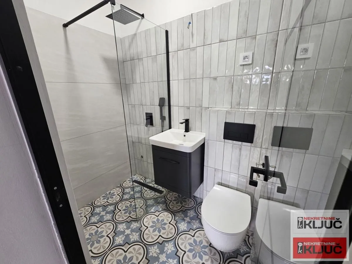 Prodaja, trosoban stan, 85m², Centar, Novi Sad