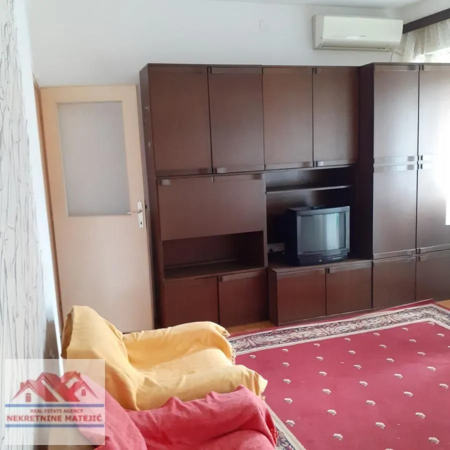 Izdavanje, trosoban stan, 74m², Aerodrom, Kragujevac